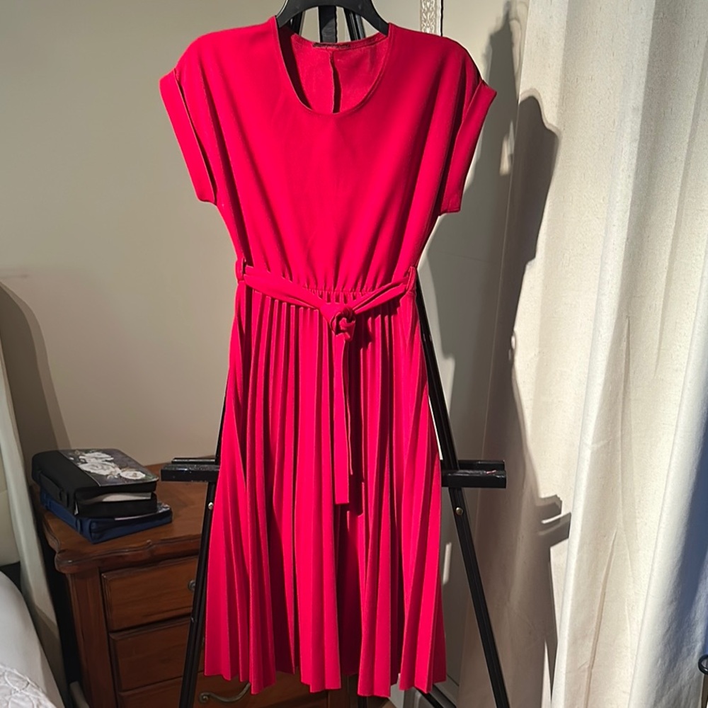Red Midi Dress with Pleated Skirt and Tie